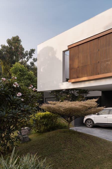 Cantilever Residence