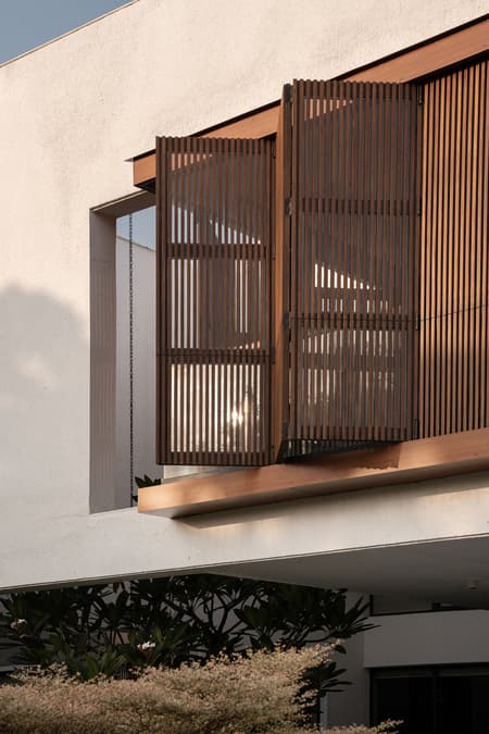 Cantilever Residence