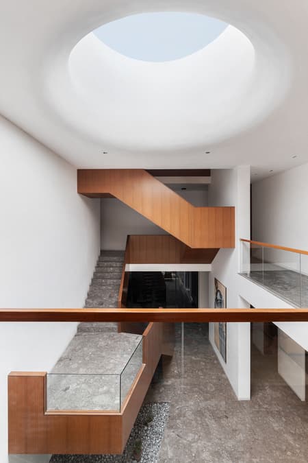 Cantilever Residence