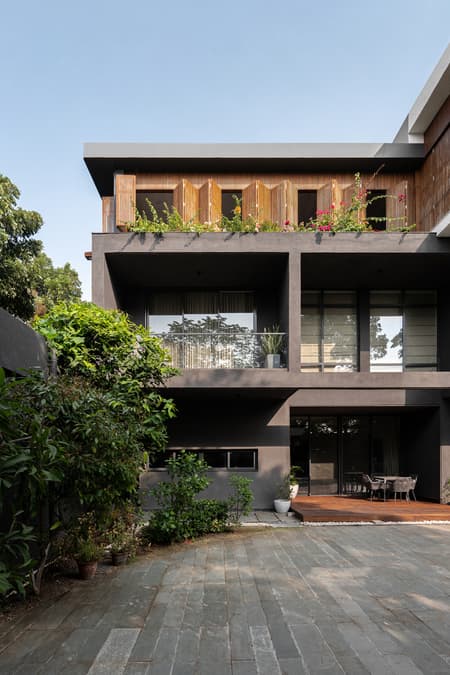 Cantilever Residence