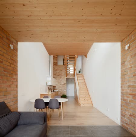 115ARI Single-Family Home Between Party Walls in Sabadell