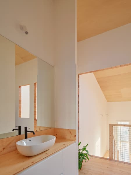 115ARI Single-Family Home Between Party Walls in Sabadell