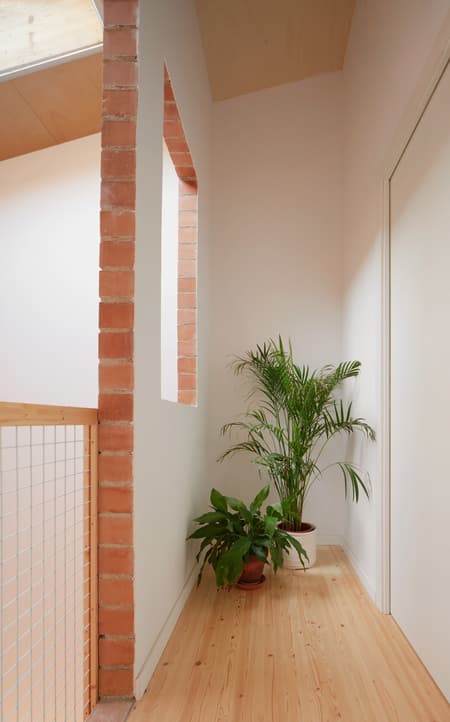 115ARI Single-Family Home Between Party Walls in Sabadell