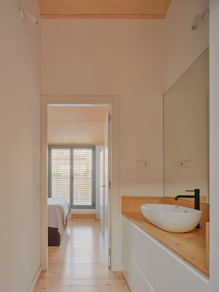 115ARI Single-Family Home Between Party Walls in Sabadell