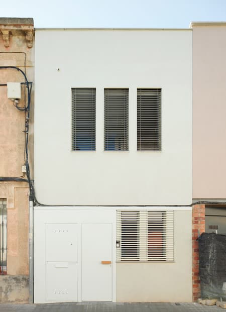 115ARI Single-Family Home Between Party Walls in Sabadell