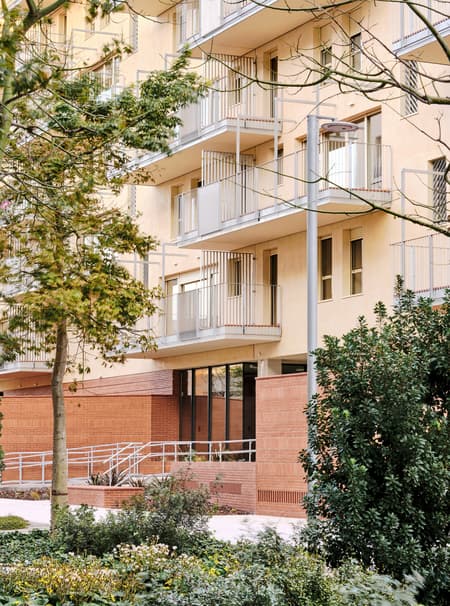 50 Social Housing Units – DE PEUS A TERRA i el cap pels núvols