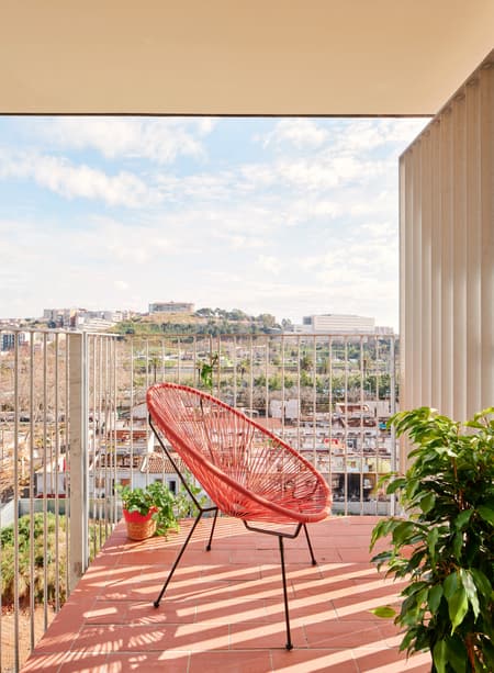 50 Social Housing Units – DE PEUS A TERRA i el cap pels núvols