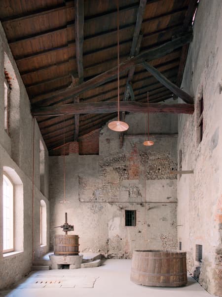 THE OLD WINE PRESS