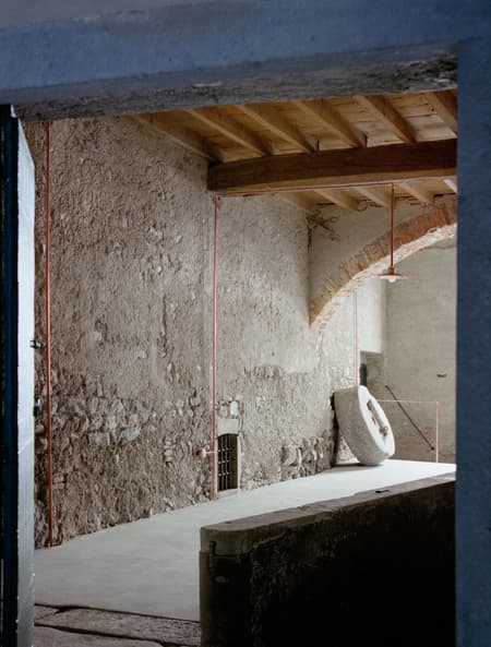 THE OLD WINE PRESS