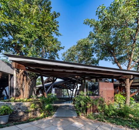 Lateral Verandah House