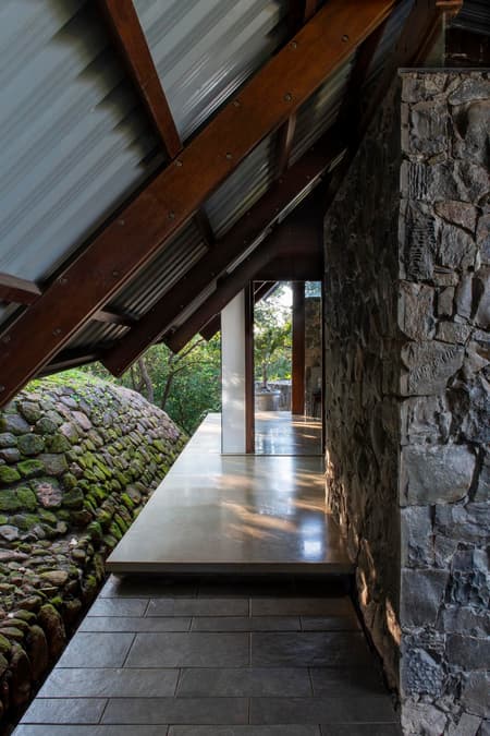 Lateral Verandah House