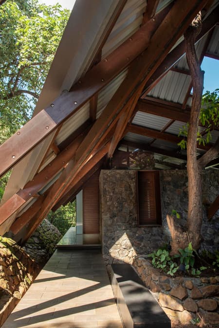 Lateral Verandah House