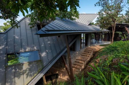 Lateral Verandah House