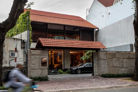 Five Courtyard House