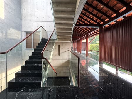 Five Courtyard House