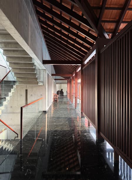 Five Courtyard House