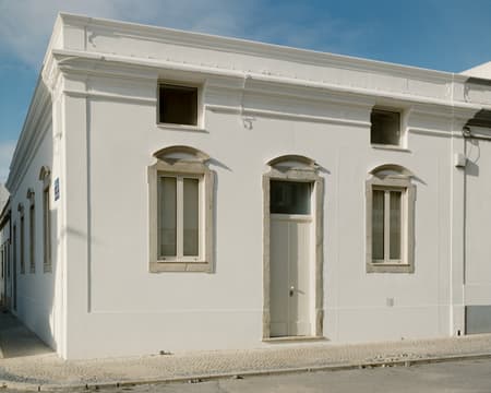  cut(outs) – ceiling, walls and pillar