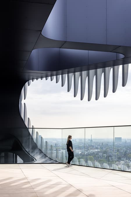 ZIPPER RKM 740 Tower