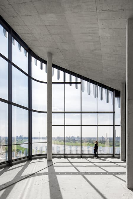 ZIPPER RKM 740 Tower