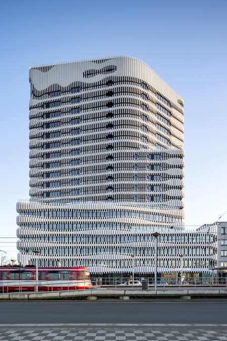 ZIPPER RKM 740 Tower