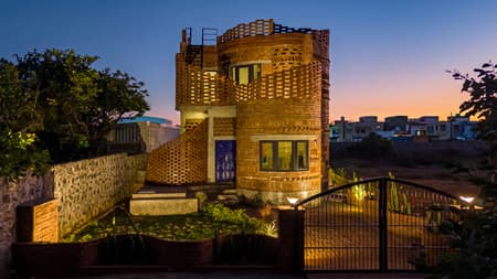 House of Dancing cactus