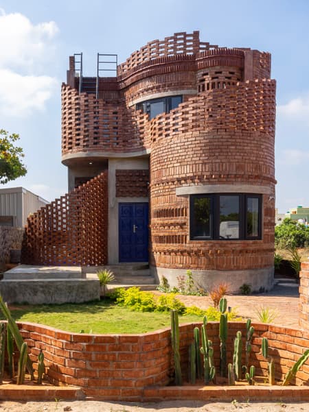 House of Dancing cactus
