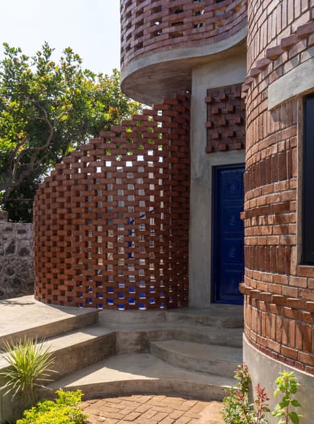 House of Dancing cactus