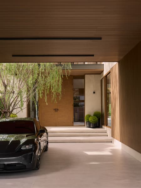 Khun Atiruj Residence