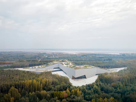 Yellow River National Museum Building and Park