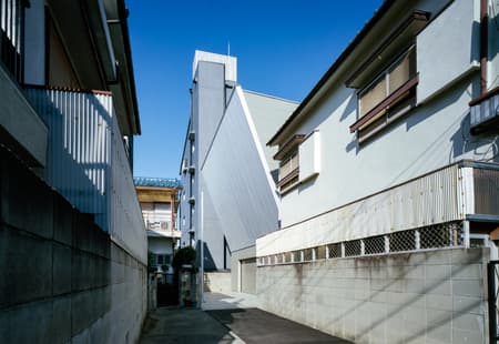 Garage House in Toyonaka 