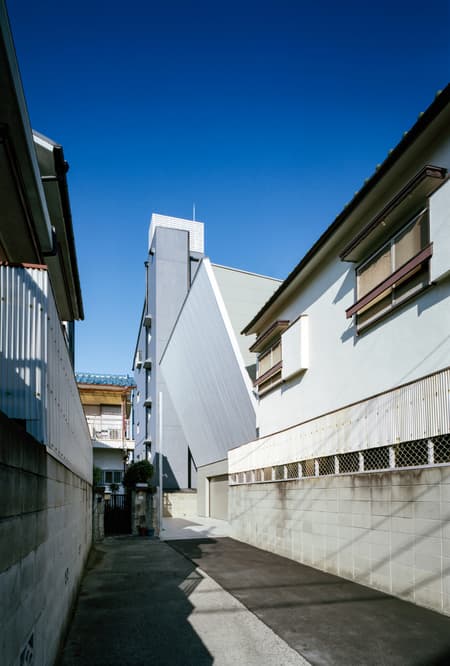 Garage House in Toyonaka 