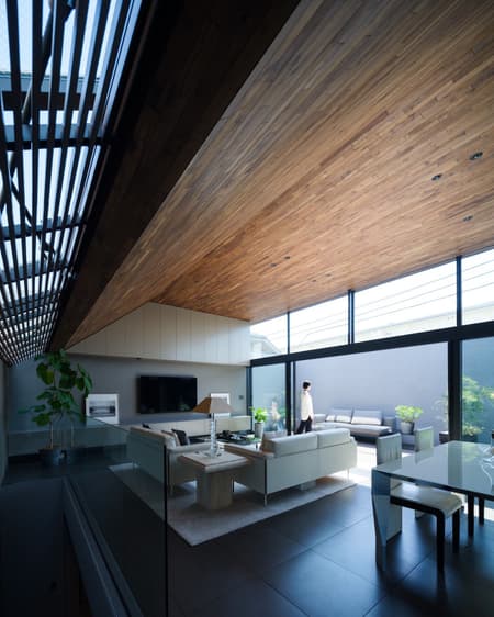 LAXUS House