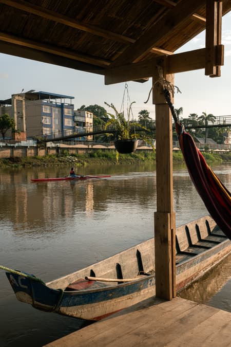 Productive Floating House - La Balsanera