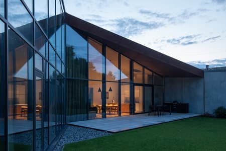 Lekeciu House