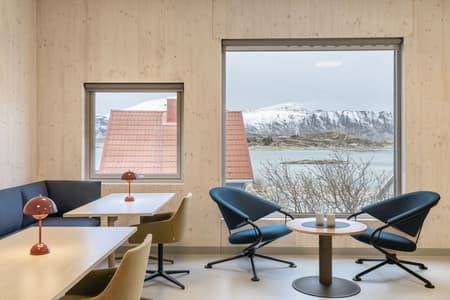 Flakstad School
