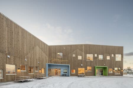 Flakstad School