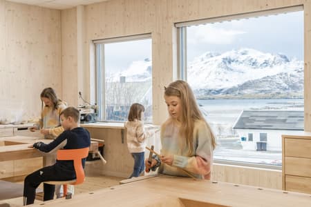 Flakstad School
