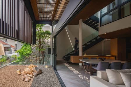 House of Dentist Couple