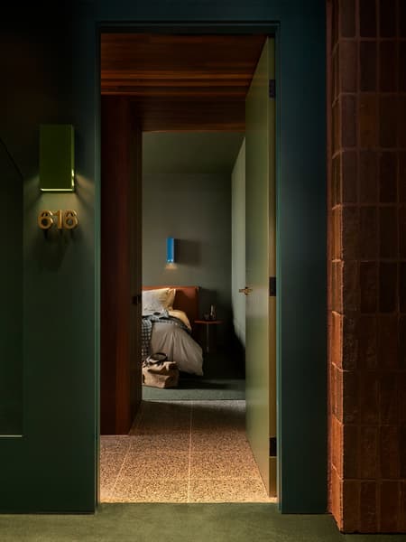 Melbourne Place Hotel 