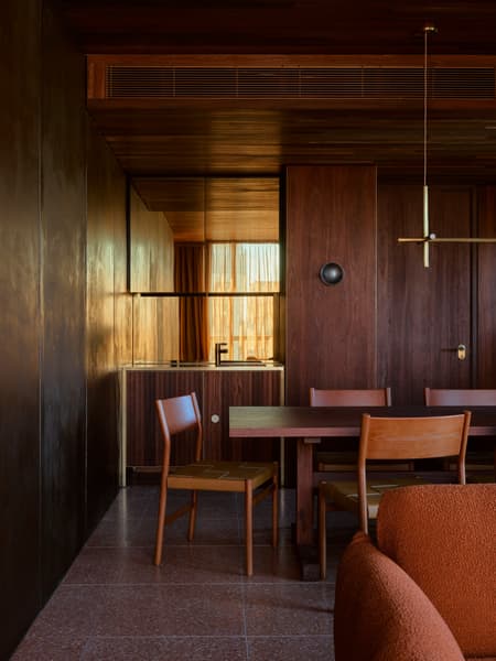 Melbourne Place Hotel 