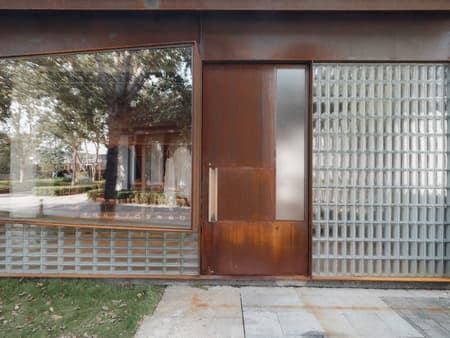 Jisifang Boutique & Woven Moonlight 