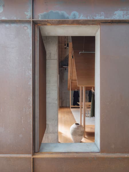 Jisifang Boutique & Woven Moonlight 