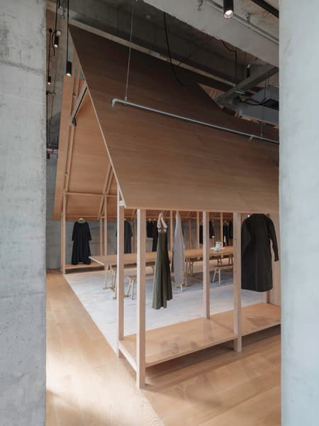 Jisifang Boutique & Woven Moonlight 