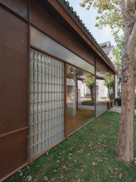 Jisifang Boutique & Woven Moonlight 