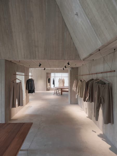 Jisifang Boutique & Woven Moonlight 