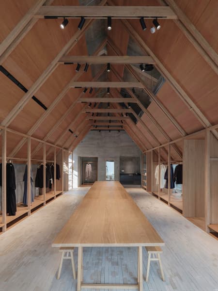 Jisifang Boutique & Woven Moonlight 