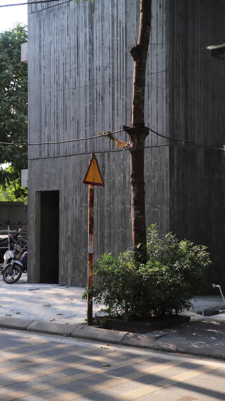 Vertical Tube House - Kam and Ly House