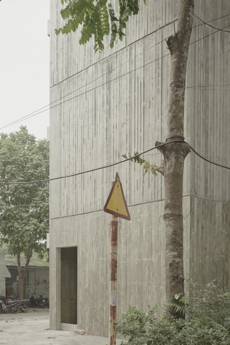 Vertical Tube House - Kam and Ly House