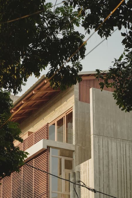 Vertical Tube House - Kam and Ly House
