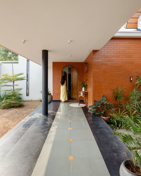 DVE: A Courtyard Home Shaped by Water and Light in Kerala